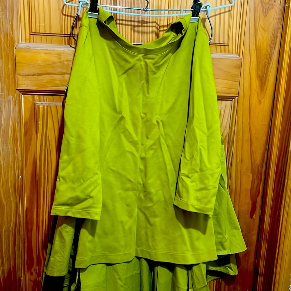 Size small lots of stretch at top.
Olive green hi low top